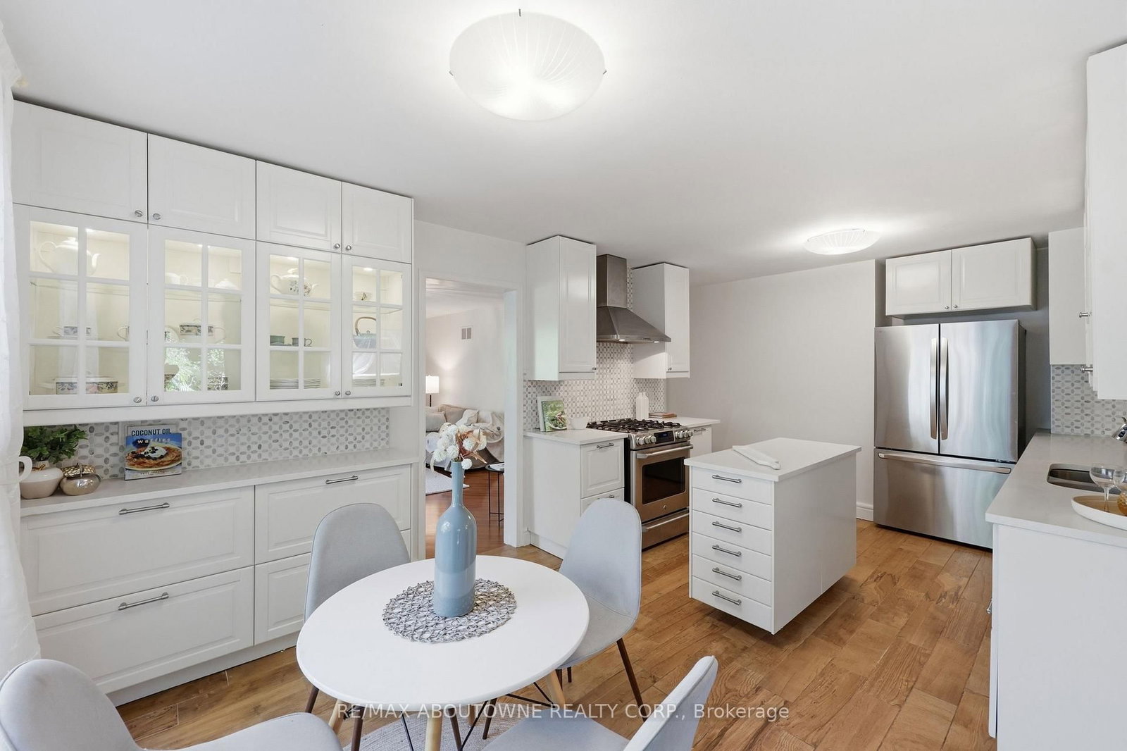 572 Harmony Avenue • Burlington, ON photo 11