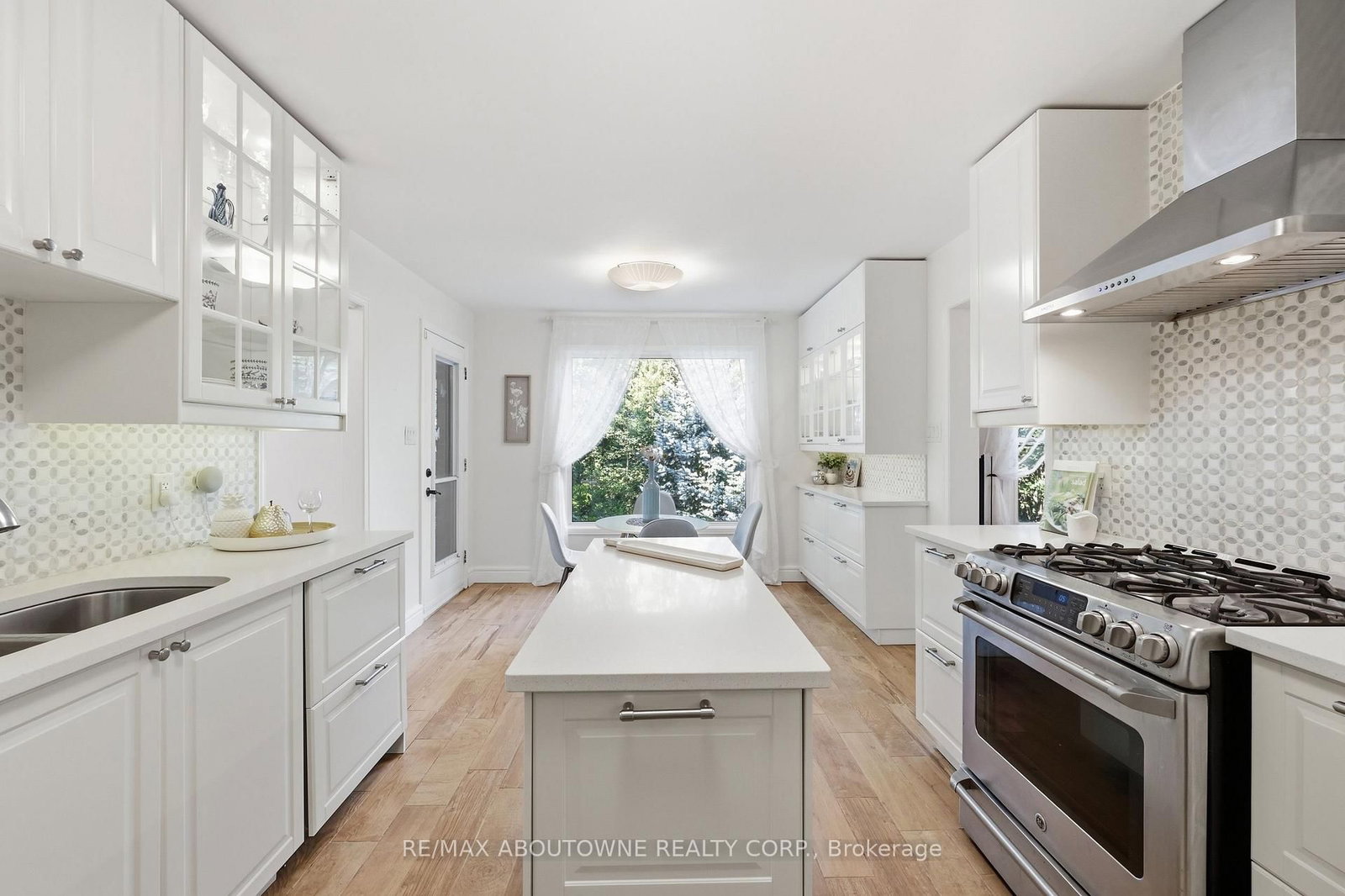 572 Harmony Avenue • Burlington, ON photo 13