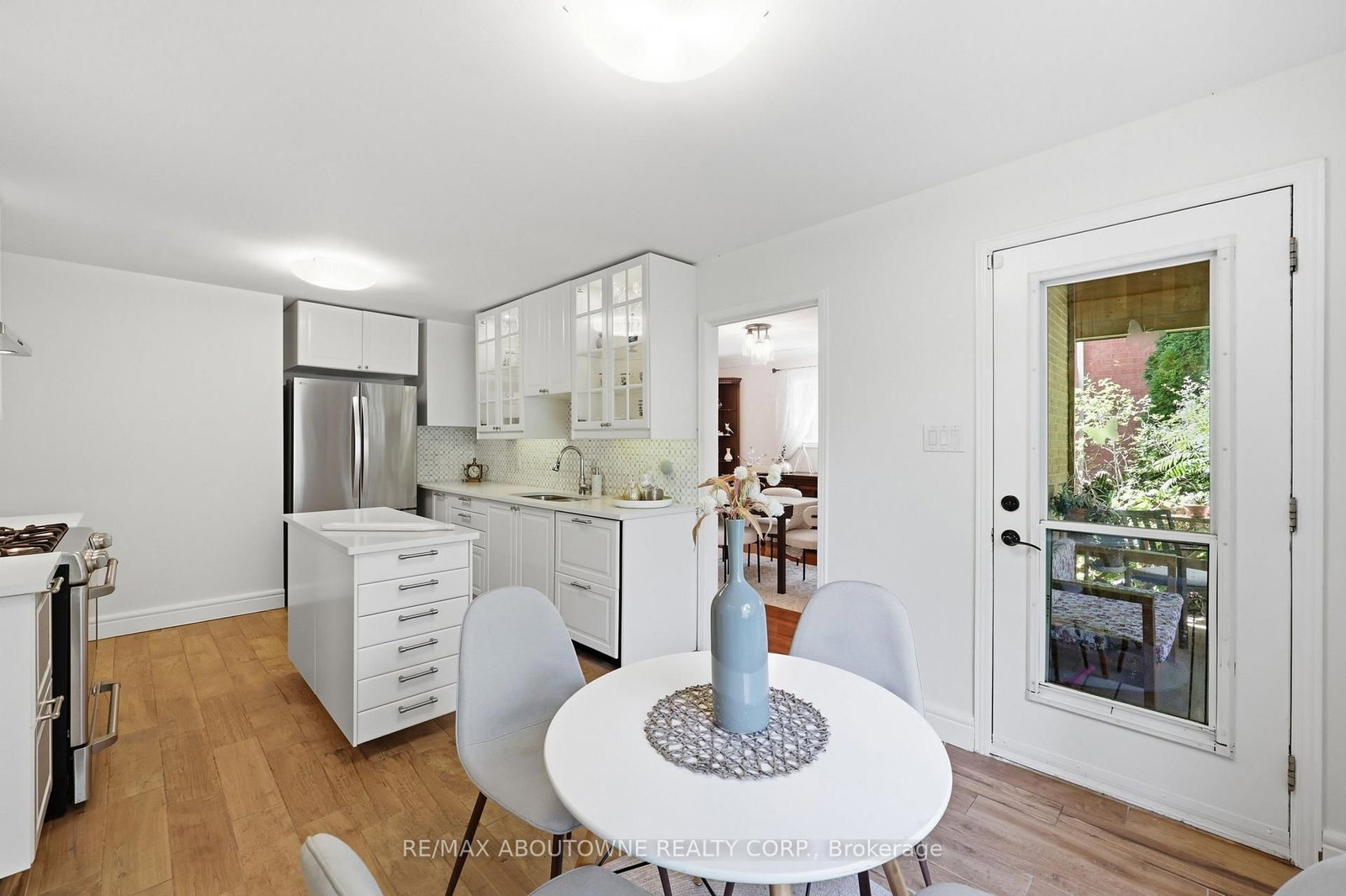 572 Harmony Avenue • Burlington, ON photo 14