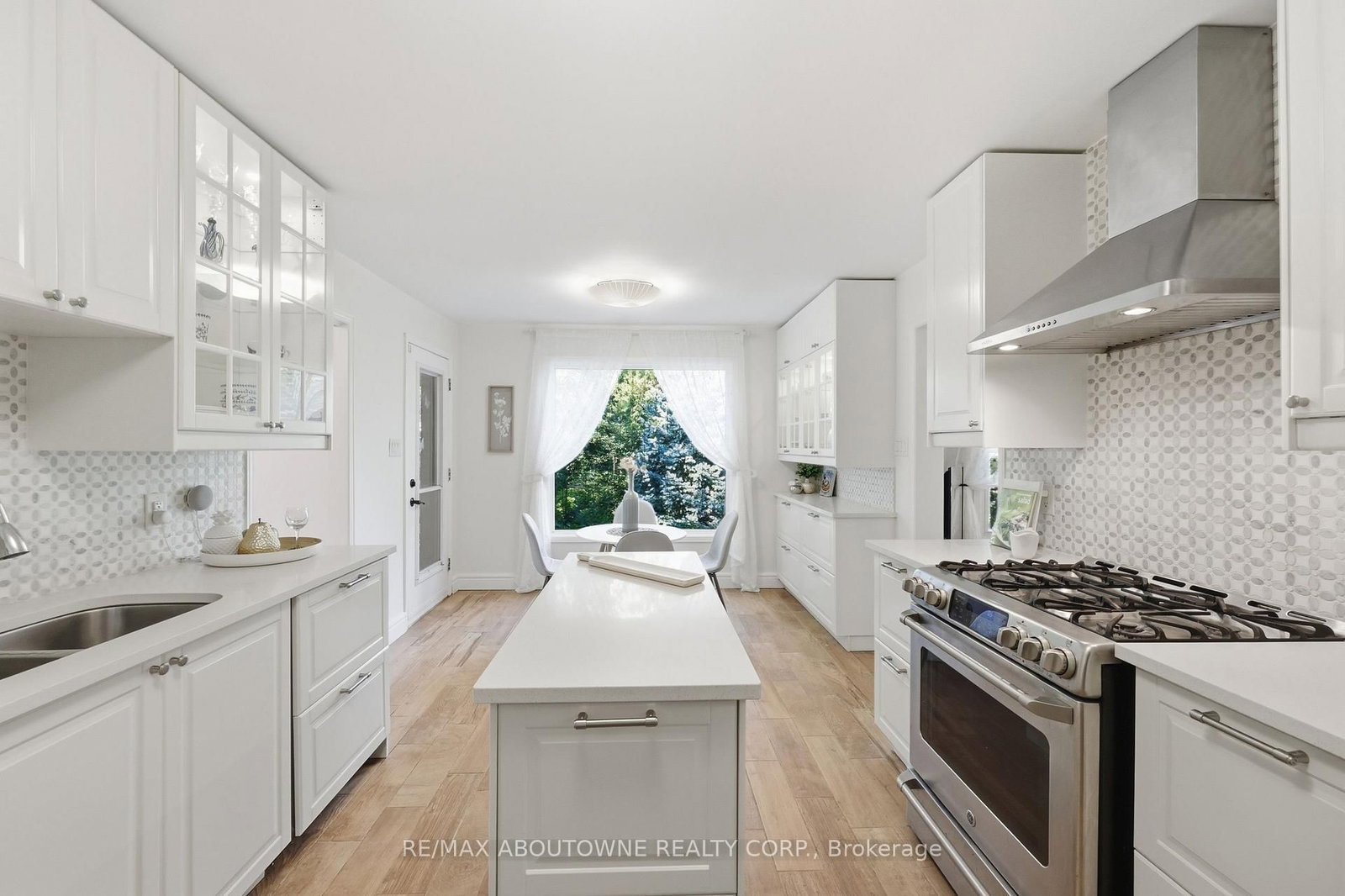 572 Harmony Avenue • Burlington, ON photo 15