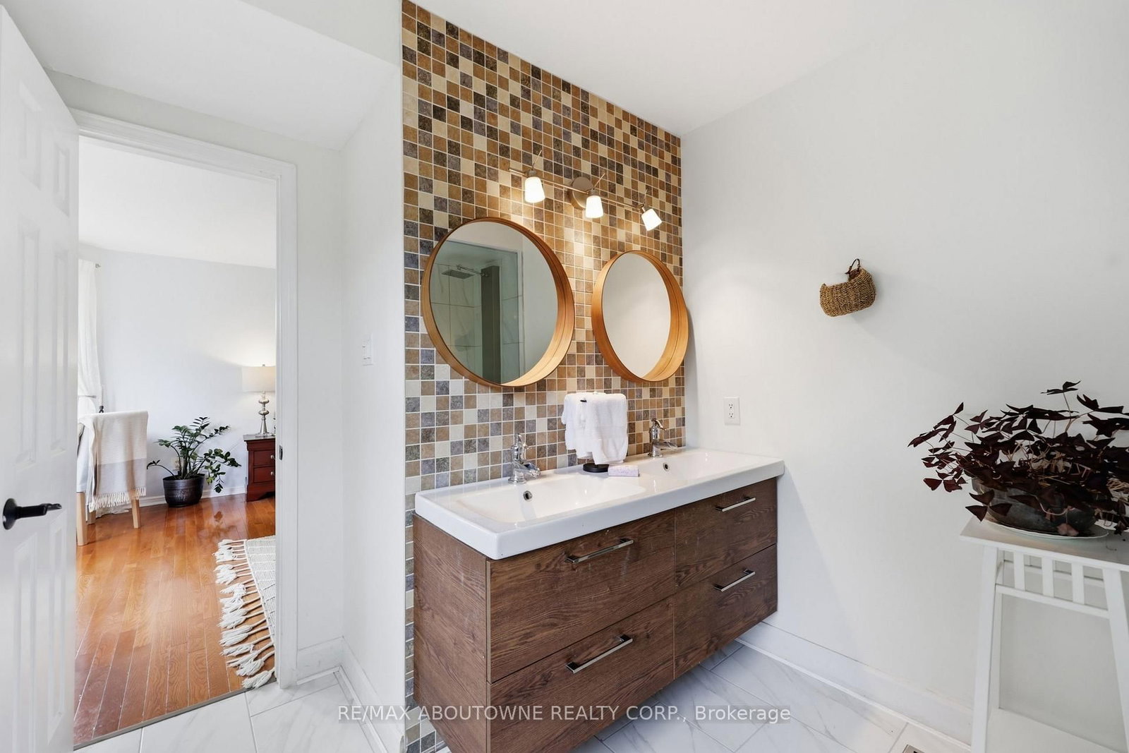 572 Harmony Avenue • Burlington, ON photo 28
