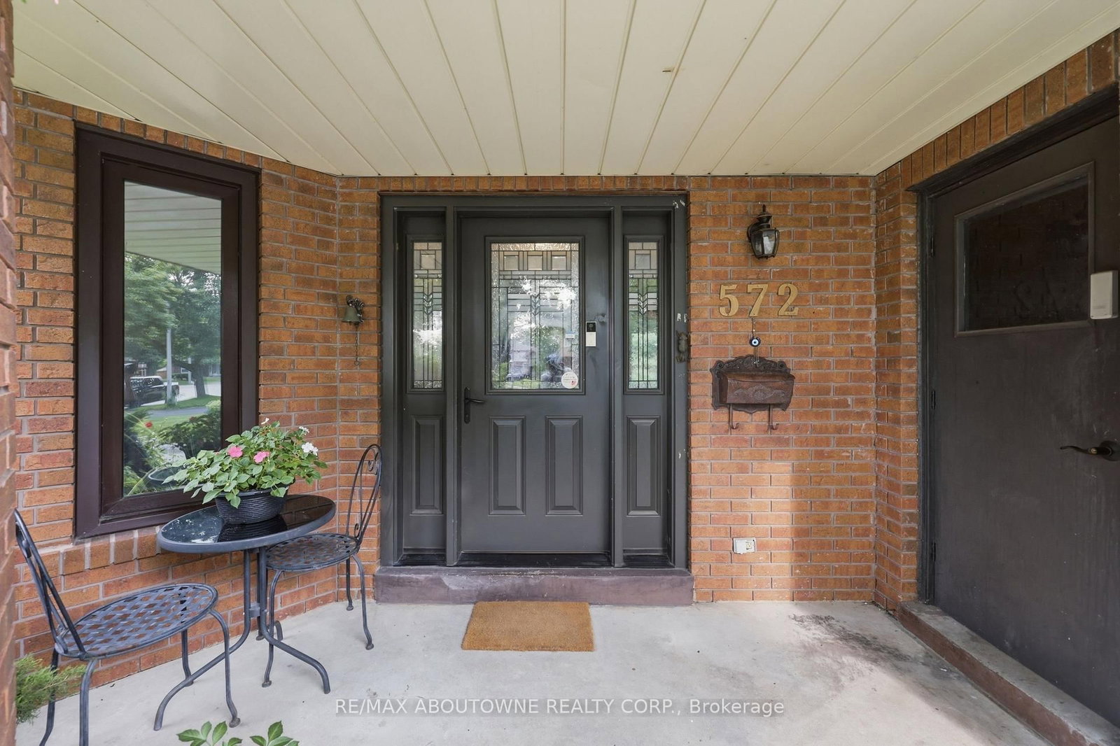 572 Harmony Avenue • Burlington, ON photo 3