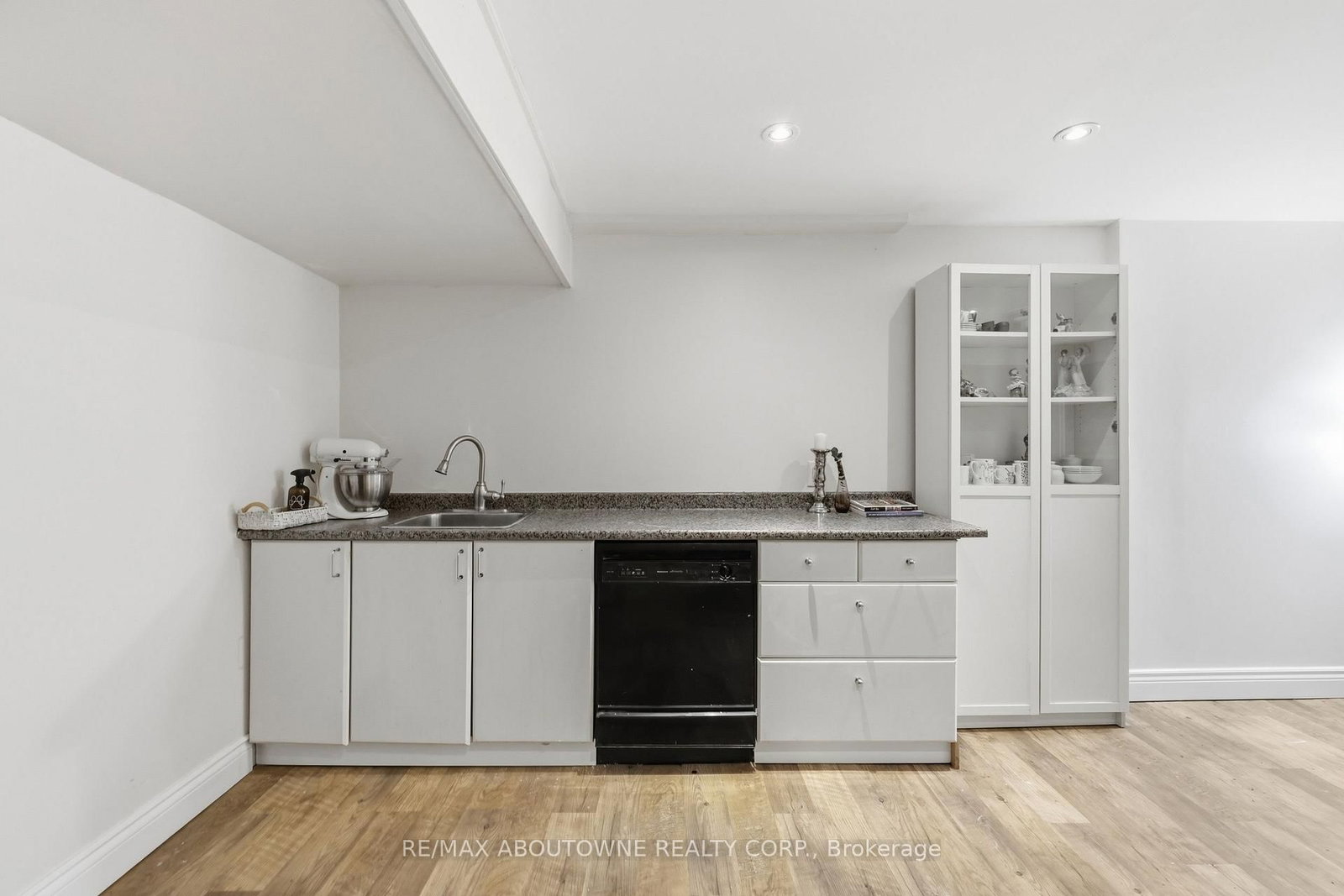572 Harmony Avenue • Burlington, ON photo 35