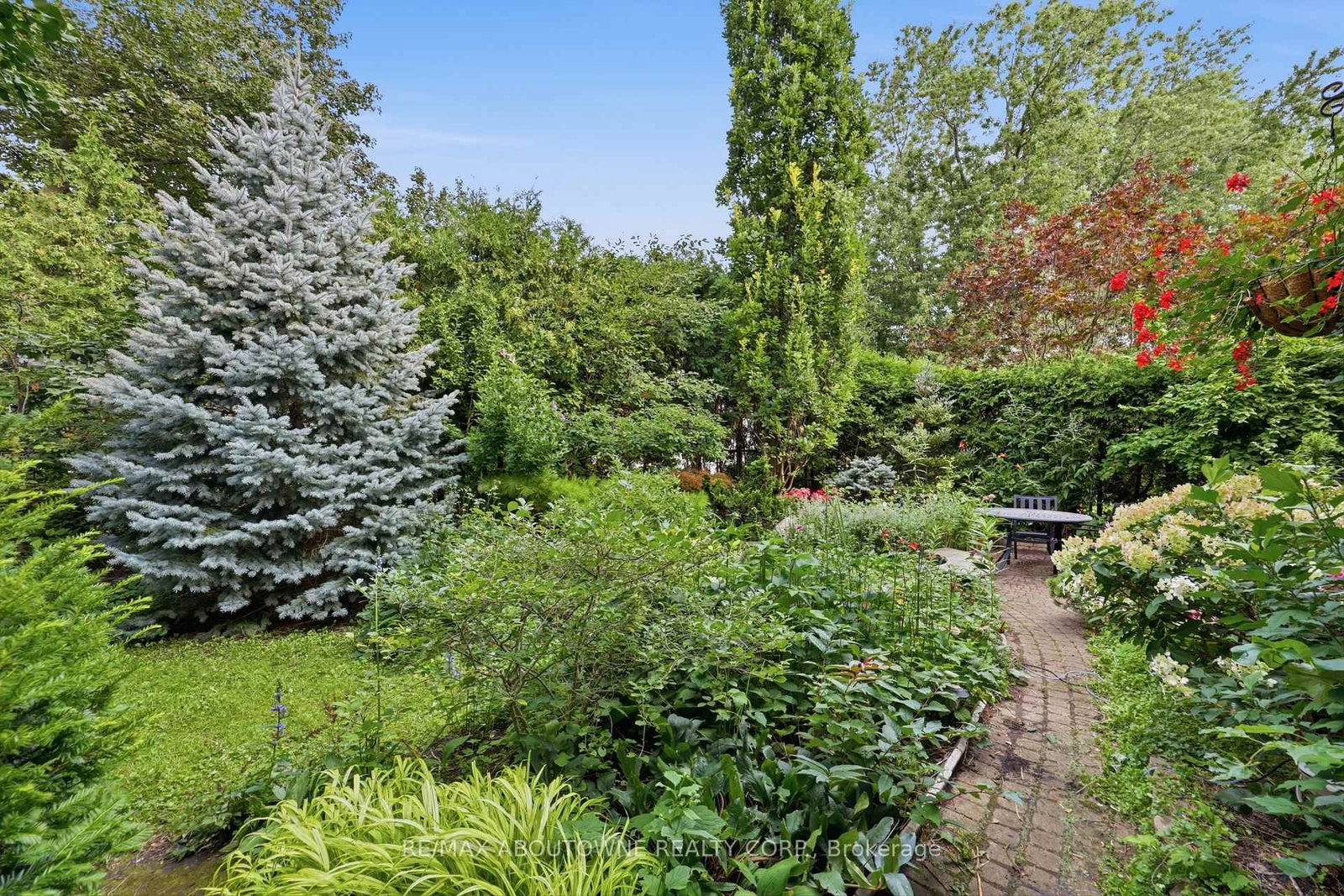 572 Harmony Avenue • Burlington, ON photo 41
