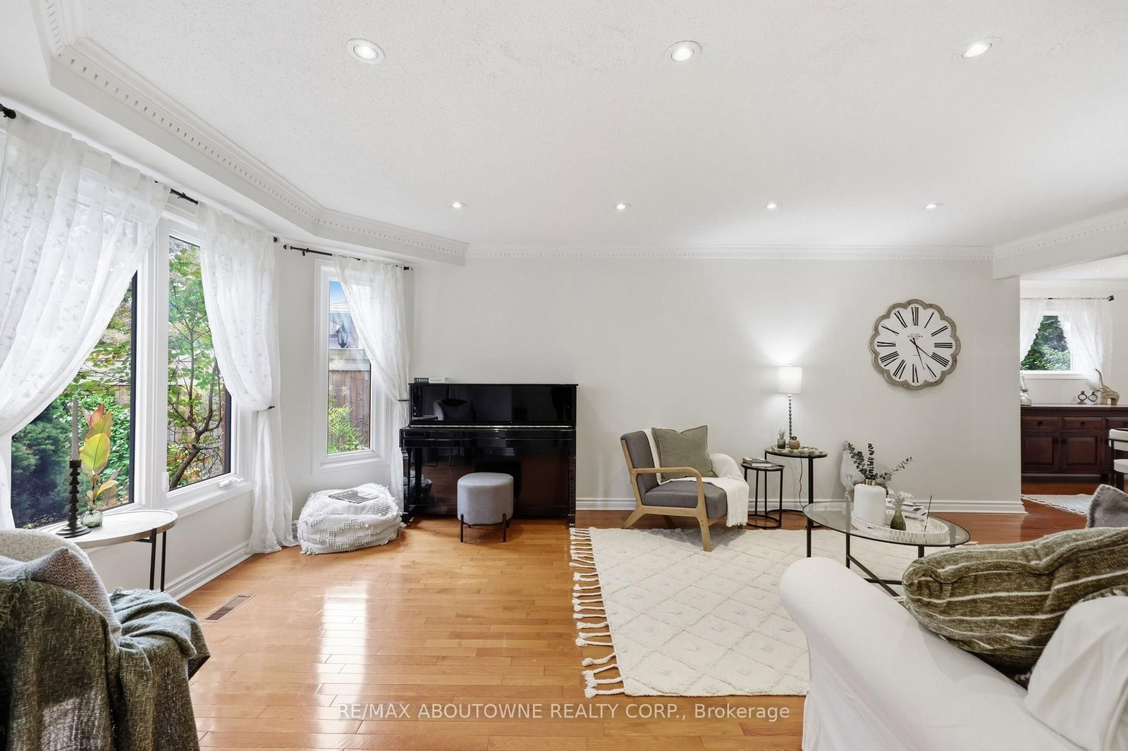 572 Harmony Avenue • Burlington, ON photo 6