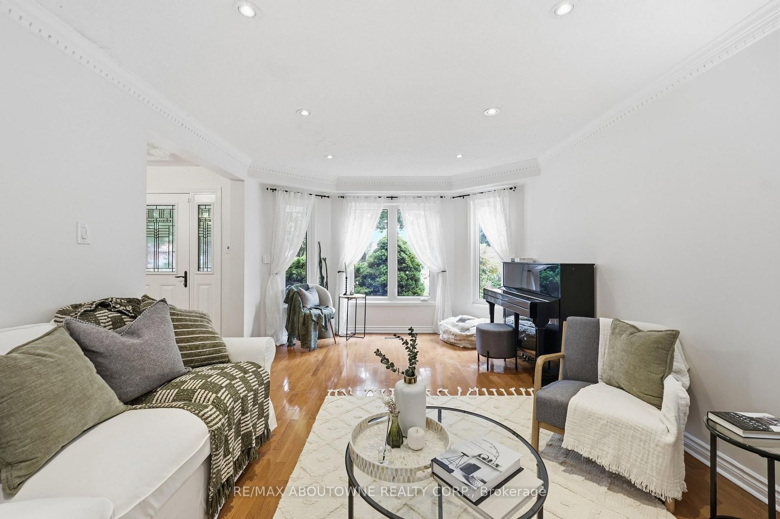 572 Harmony Avenue • Burlington, ON photo 8