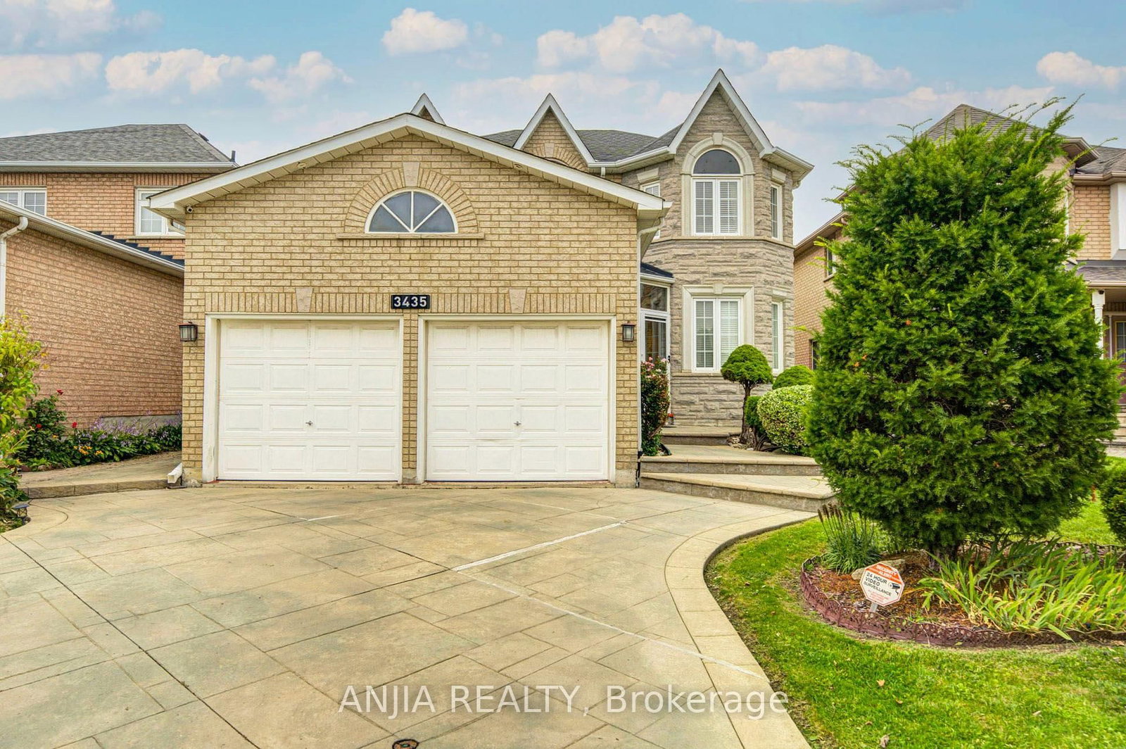 3435 Grand Park Drive • Mississauga, ON photo 4