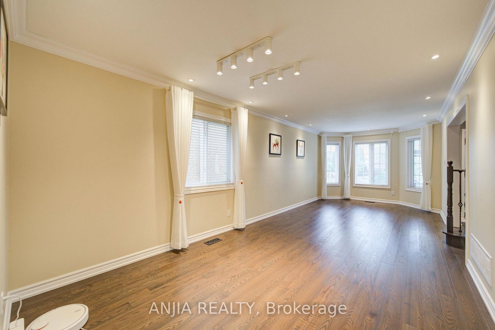 3435 Grand Park Drive • Mississauga, ON photo 8