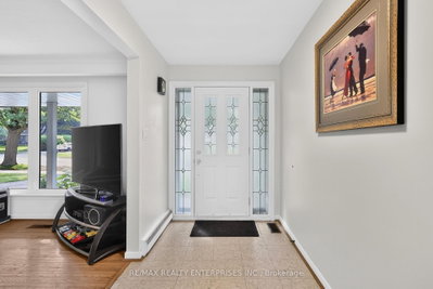 975 Cresthampton Mississauga,ON L5H 2X2 — Photo 4