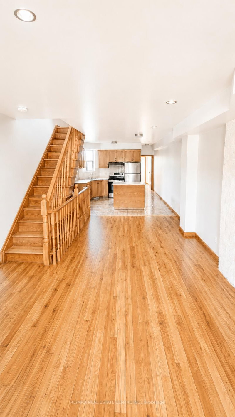 home for lease on Upper-908 Ossington Avenue