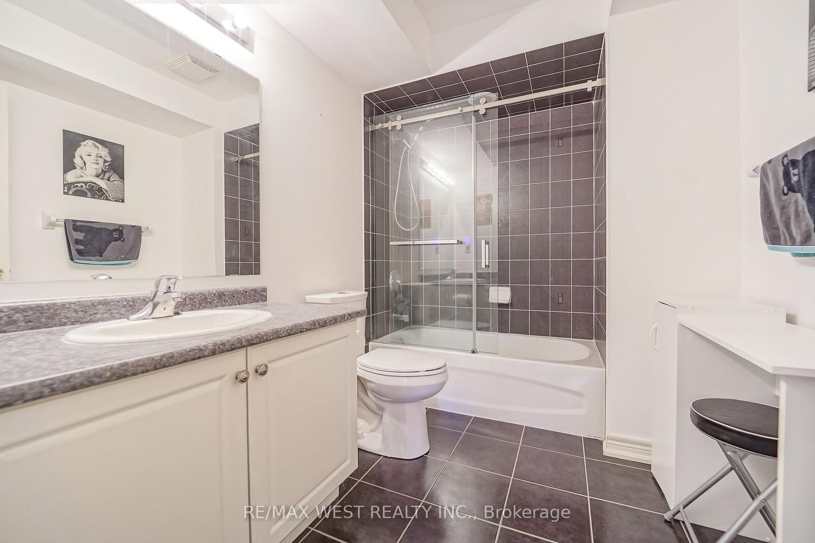 221 Isaac Devins Boulevard • Toronto, ON photo 6