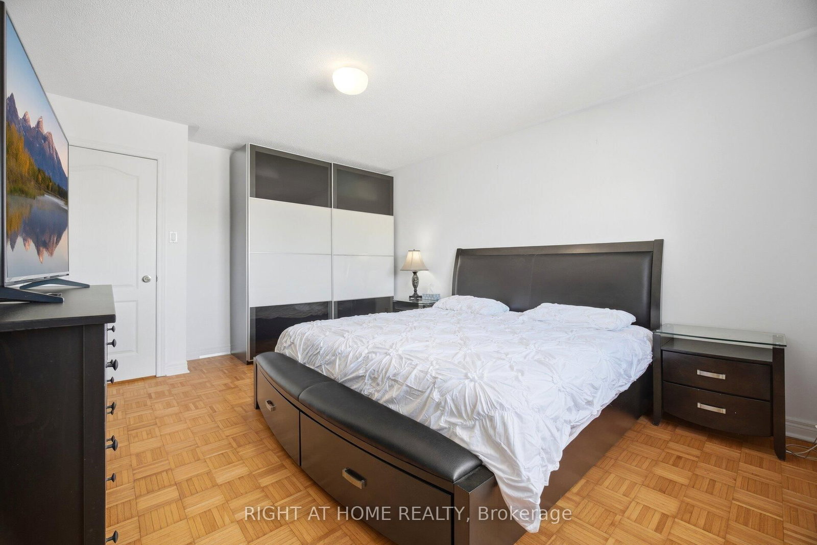 8 Richelieu Court • Caledon, ON photo 10