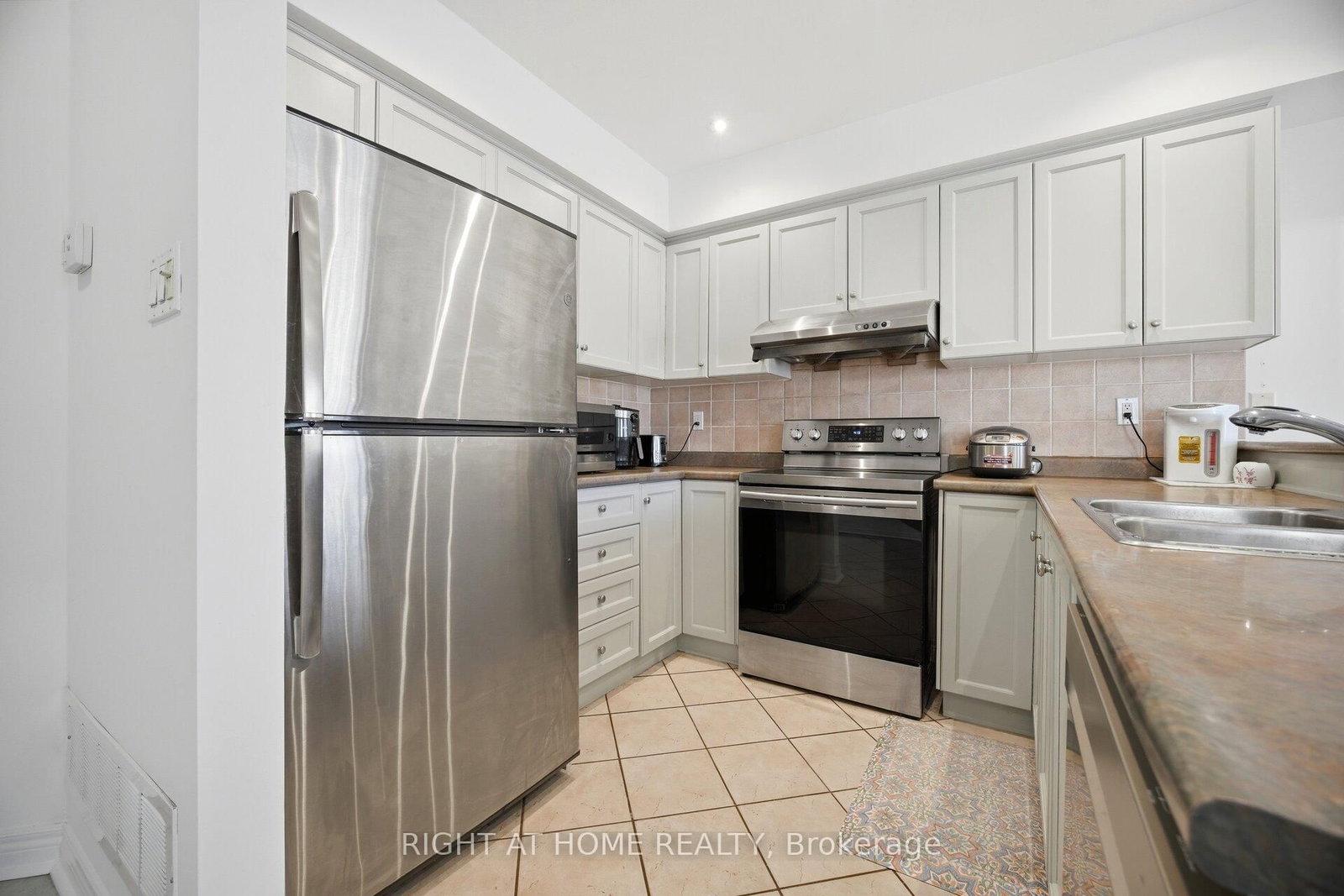 8 Richelieu Court • Caledon, ON photo 3
