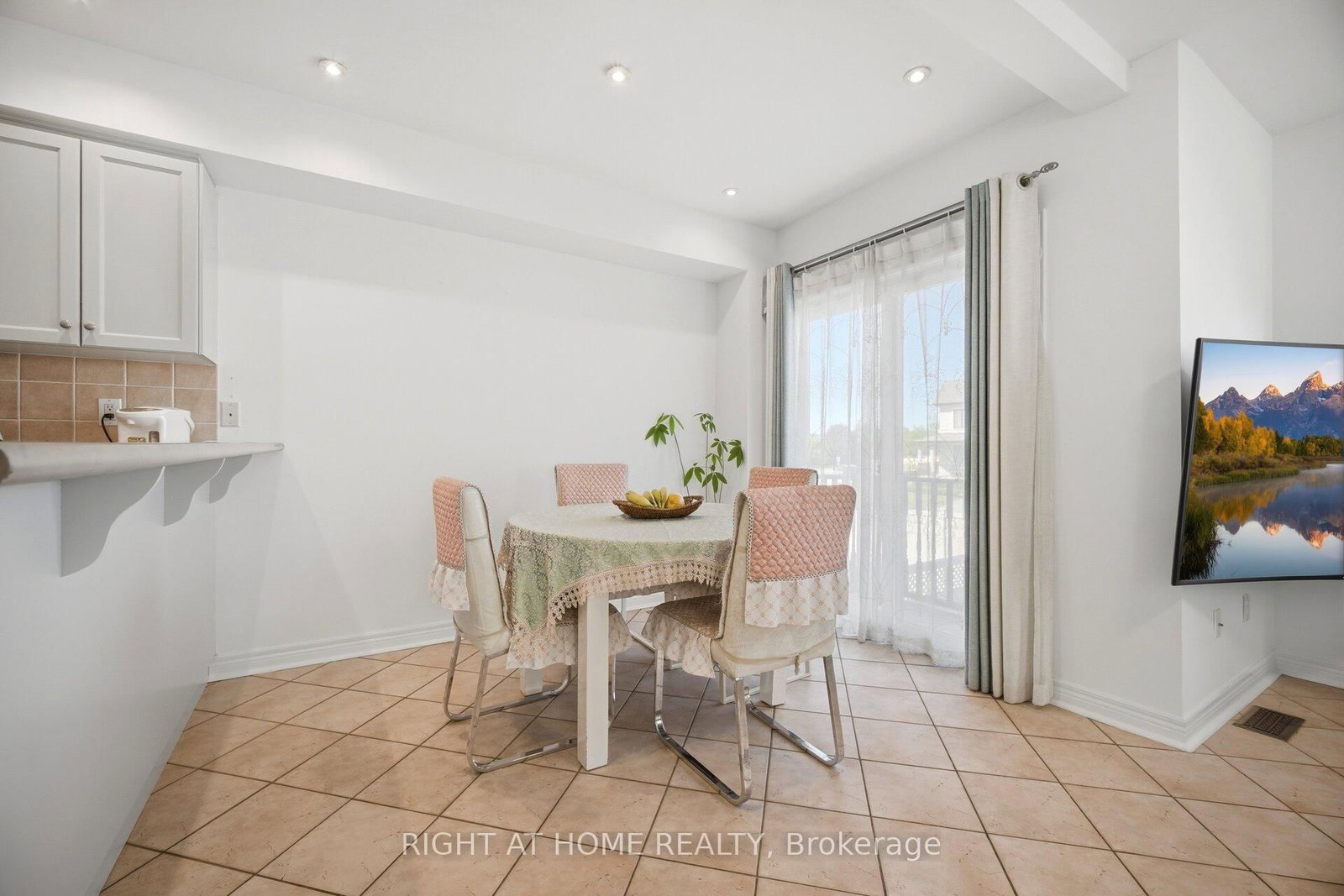 8 Richelieu Court • Caledon, ON photo 5