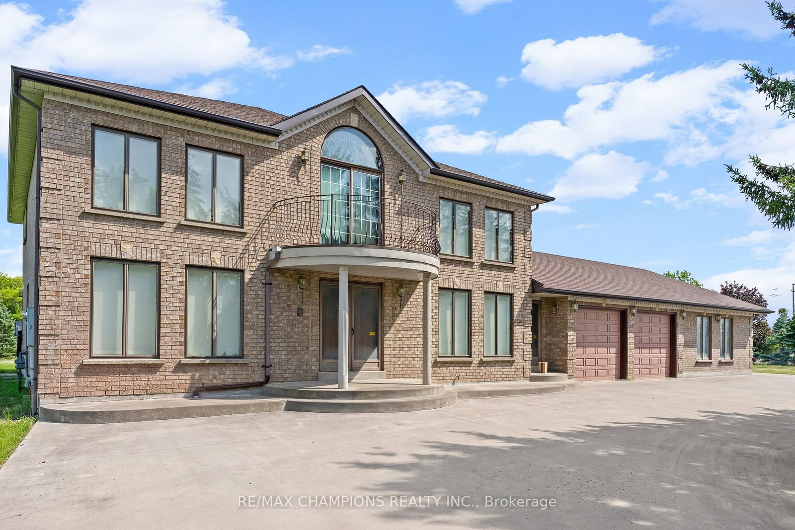 4047 Countryside Drive • Brampton, ON photo 4