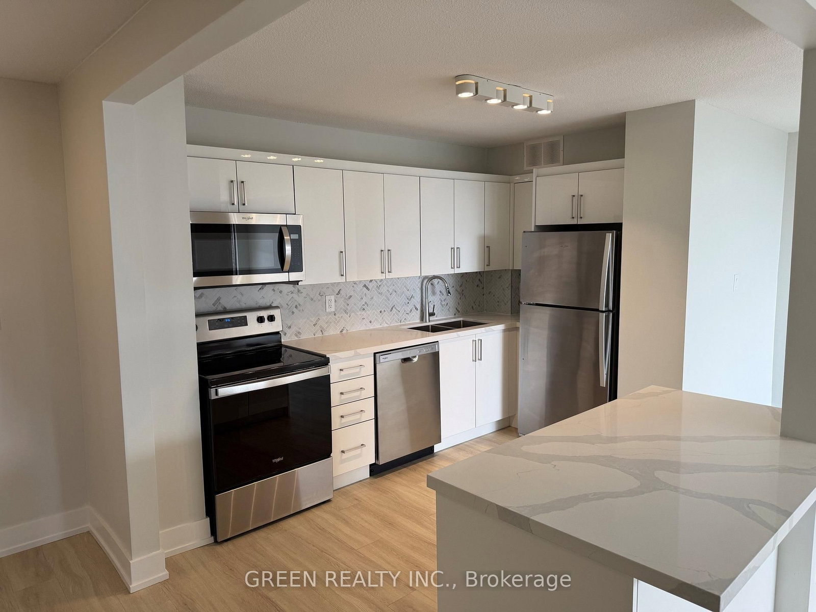 2220 Marine Oakville,ON L6L 1C1