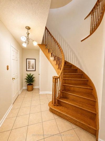 222 Vintage Gate • Brampton, ON photo 5