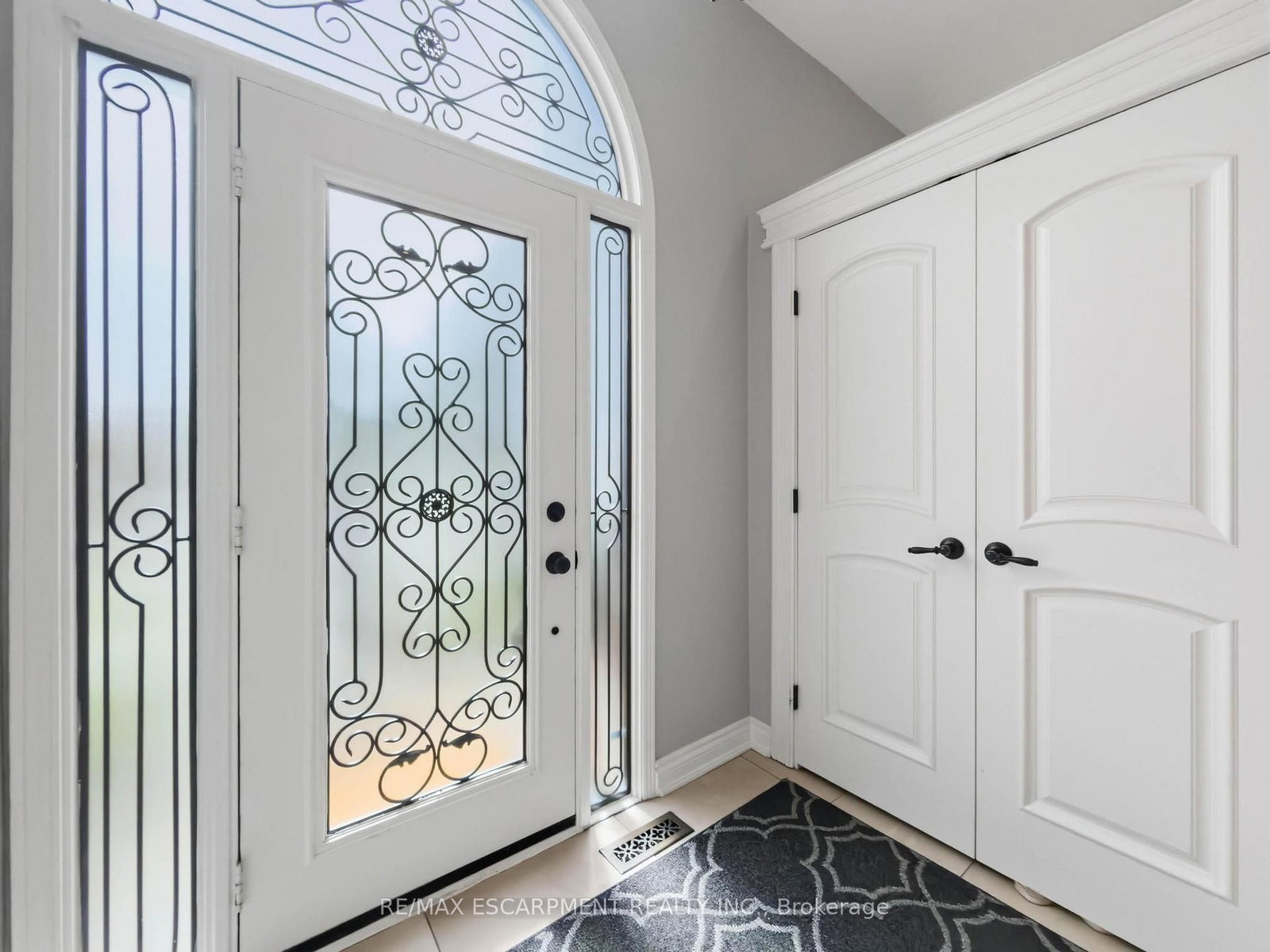 45 Tradewind Drive • Oakville, ON photo 4