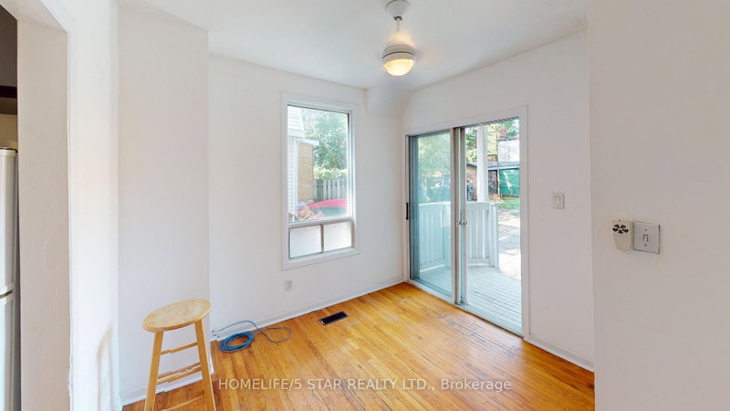 285 Salem Ave photo 5