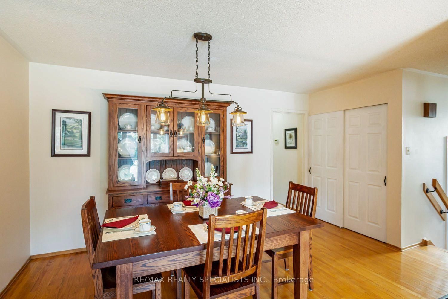 32 Falconer Drive • Mississauga, ON photo 12