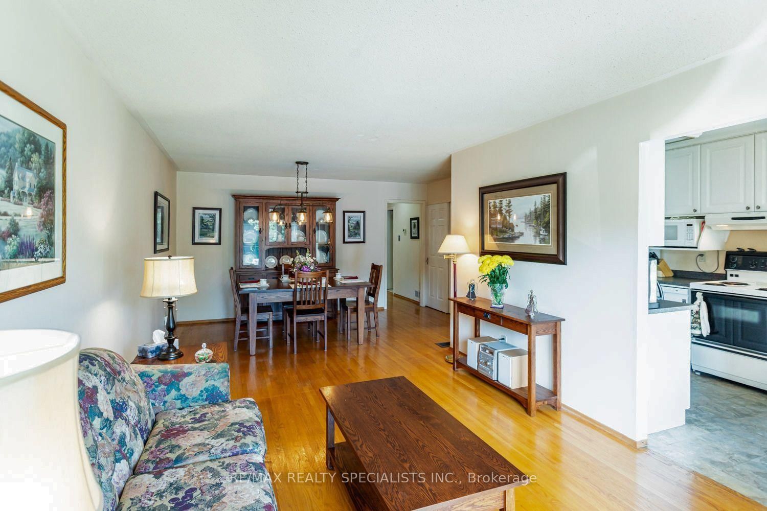 32 Falconer Drive • Mississauga, ON photo 13