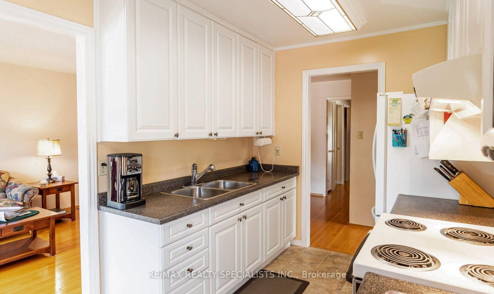 32 Falconer Drive • Mississauga, ON photo 16