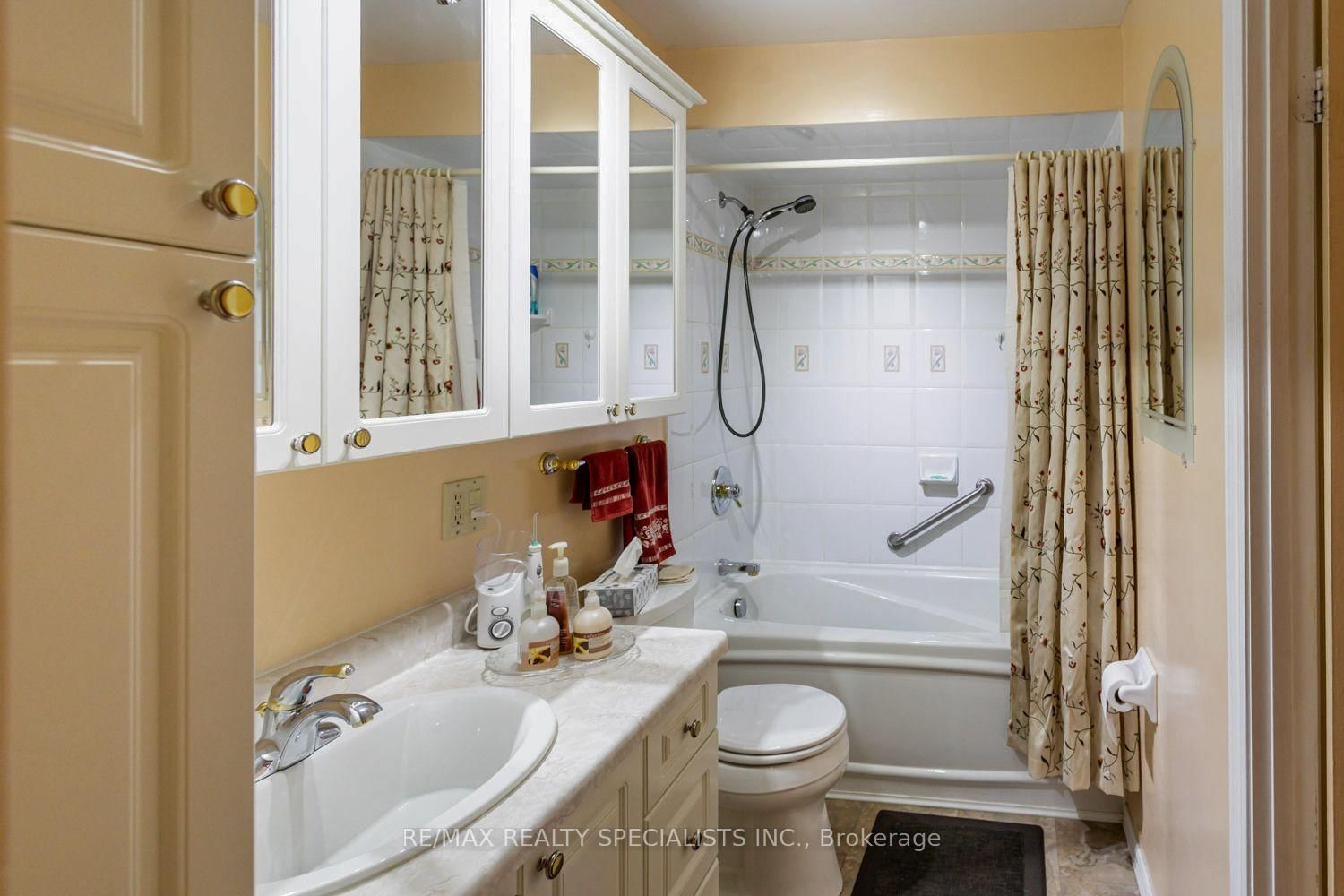 32 Falconer Drive • Mississauga, ON photo 25