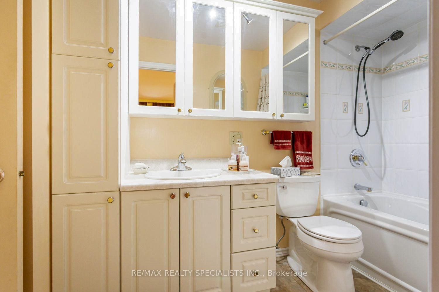 32 Falconer Drive • Mississauga, ON photo 26