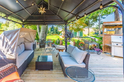 32 Falconer Drive • Mississauga, ON photo 3