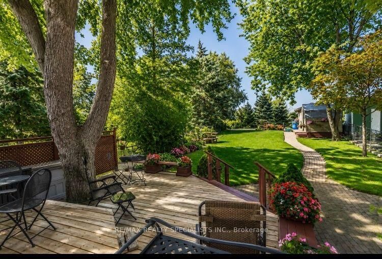32 Falconer Drive • Mississauga, ON photo 38
