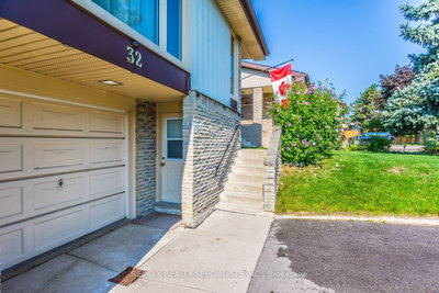 32 Falconer Drive • Mississauga, ON photo 5