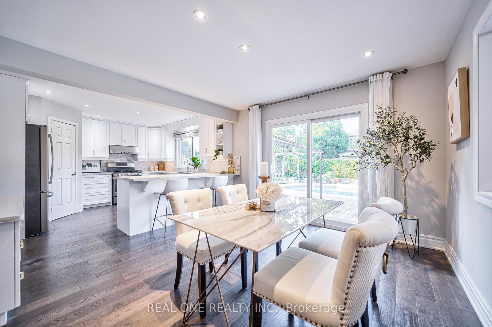 1321 Monks Passage • Oakville, ON photo 14