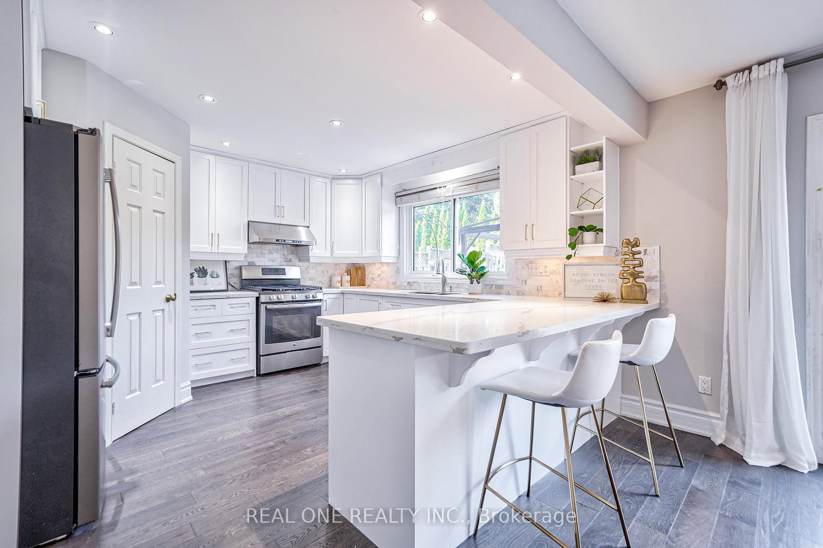 1321 Monks Passage • Oakville, ON photo 18