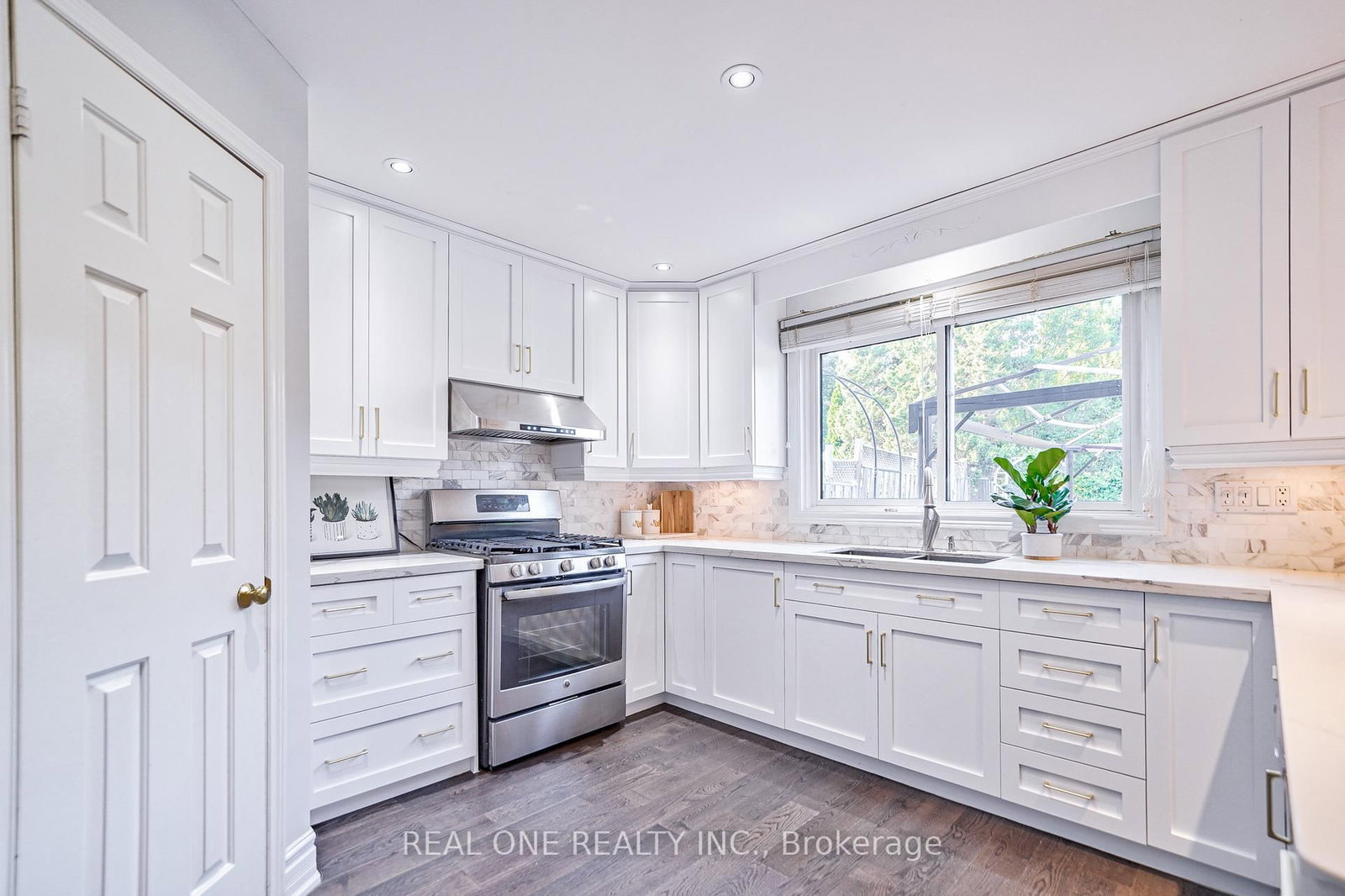 1321 Monks Passage • Oakville, ON photo 19