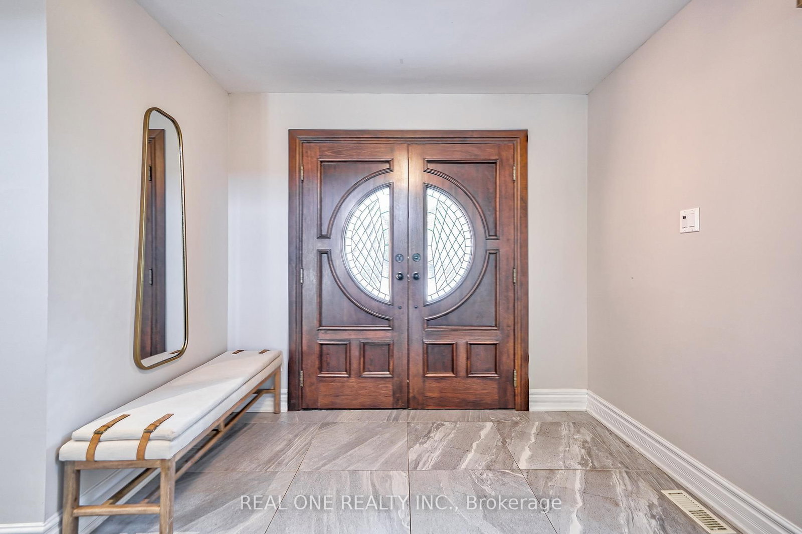 1321 Monks Passage • Oakville, ON photo 2