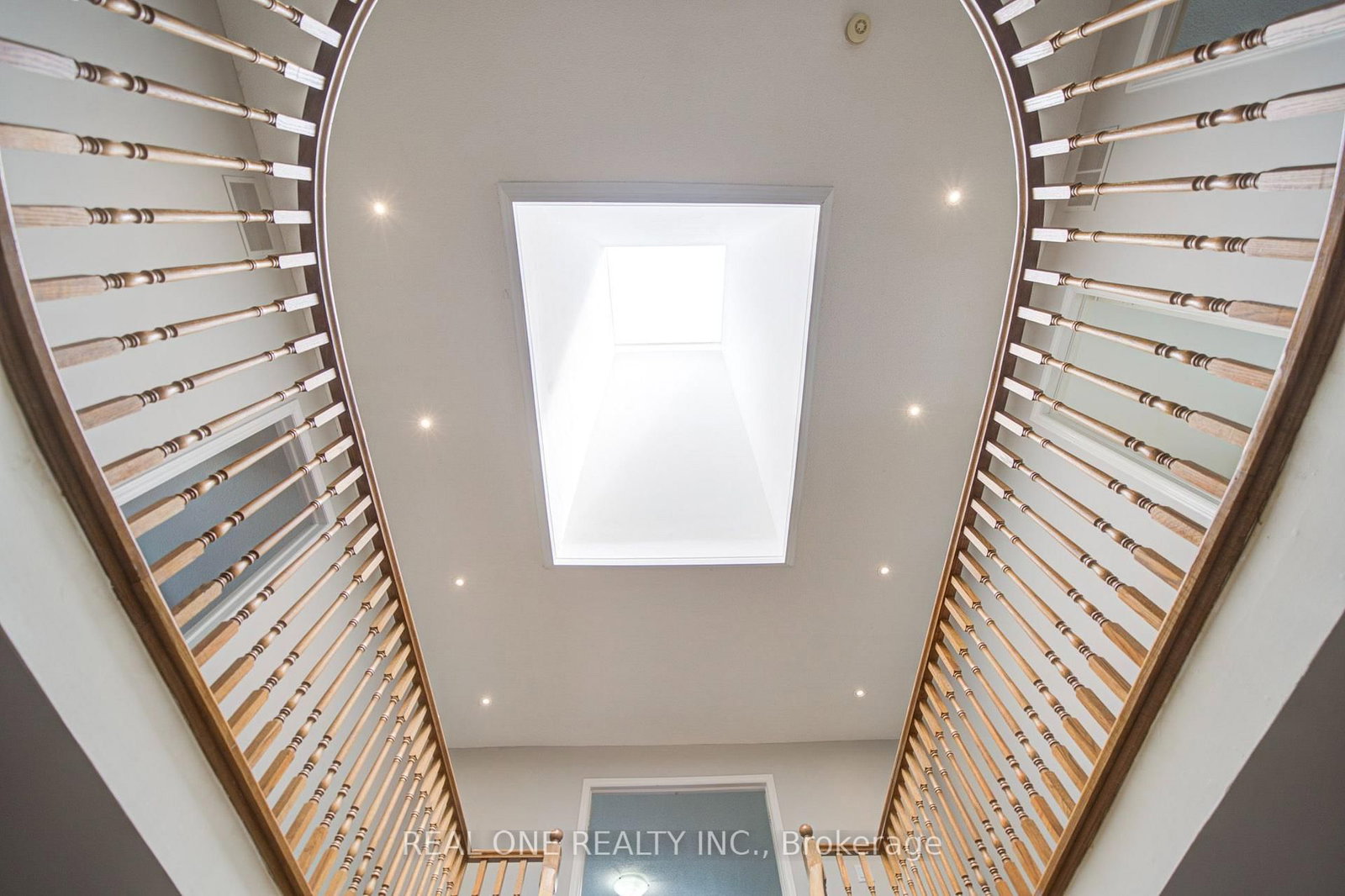 1321 Monks Passage • Oakville, ON photo 24