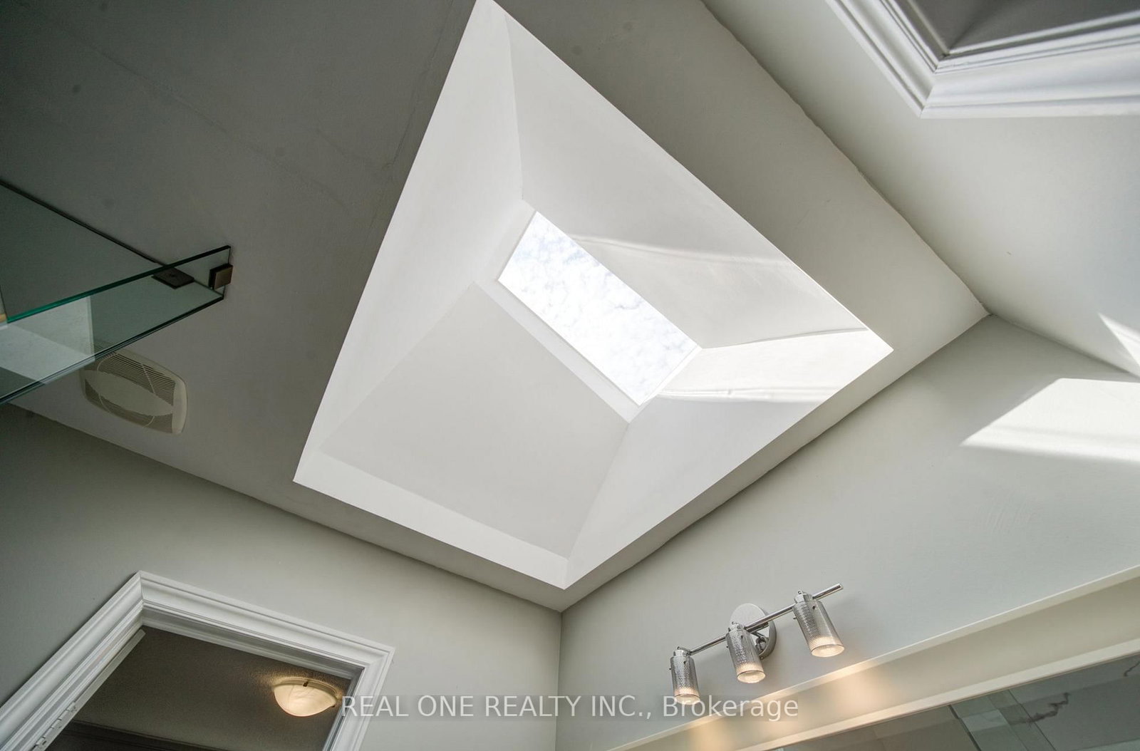 1321 Monks Passage • Oakville, ON photo 25