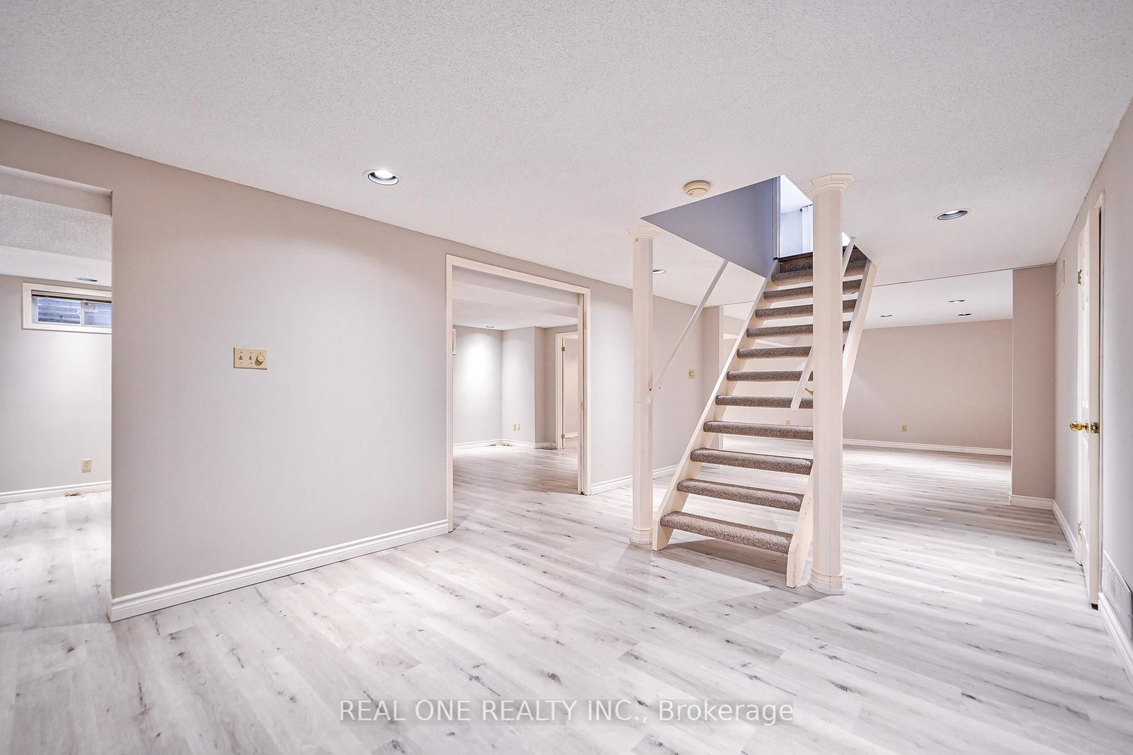 1321 Monks Passage • Oakville, ON photo 37