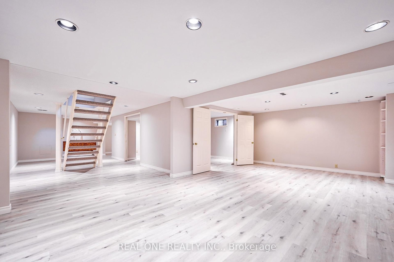 1321 Monks Passage • Oakville, ON photo 39