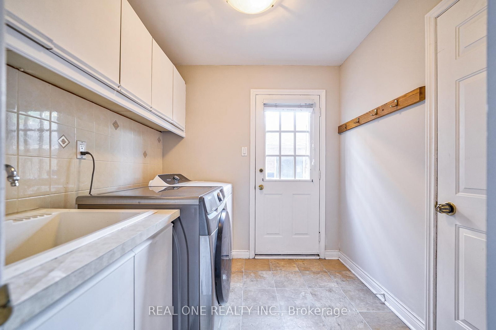 1321 Monks Passage • Oakville, ON photo 43