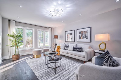 1321 Monks Passage • Oakville, ON photo 5