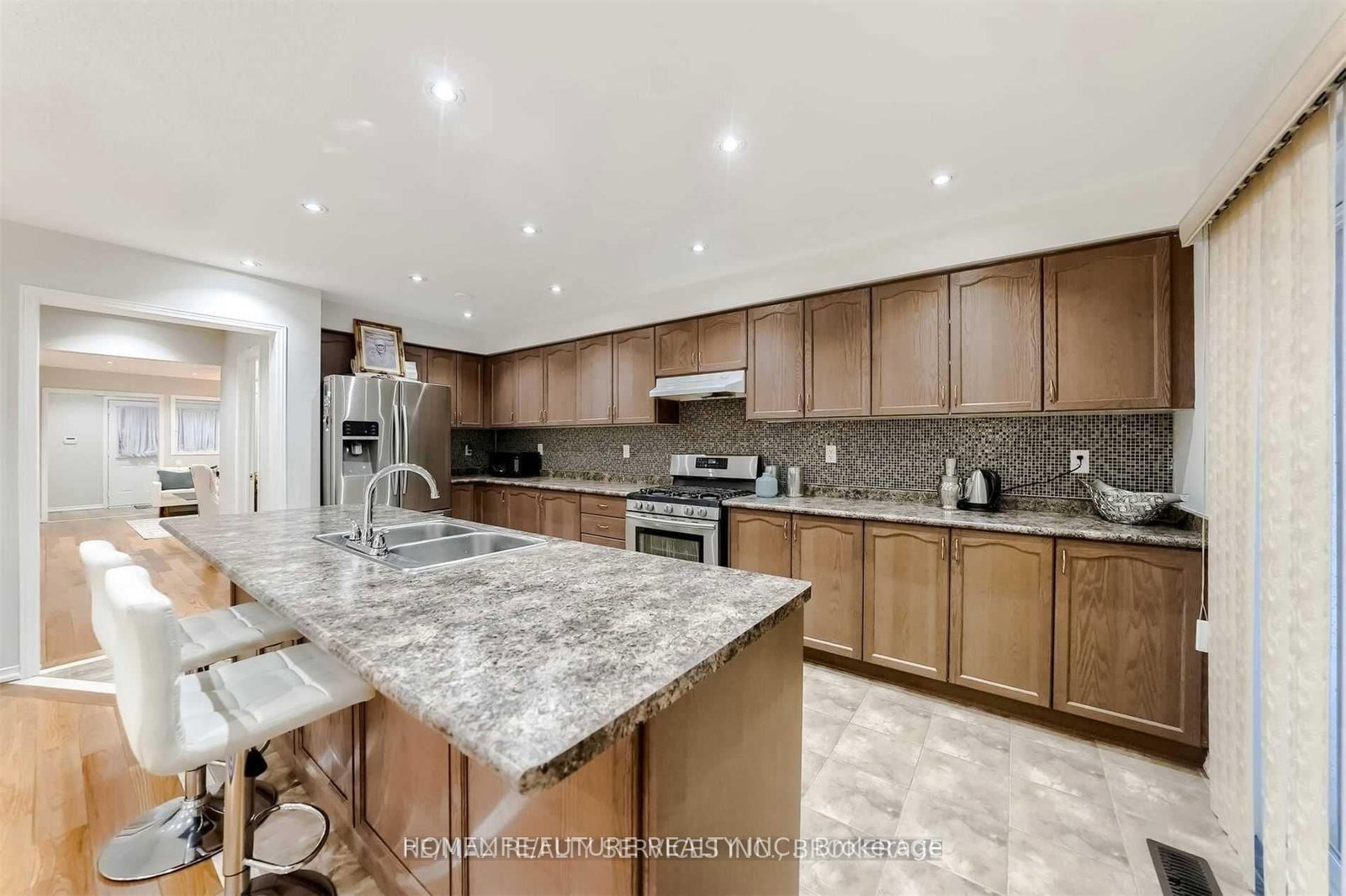 24 Oklahoma Drive • Brampton, ON photo 6