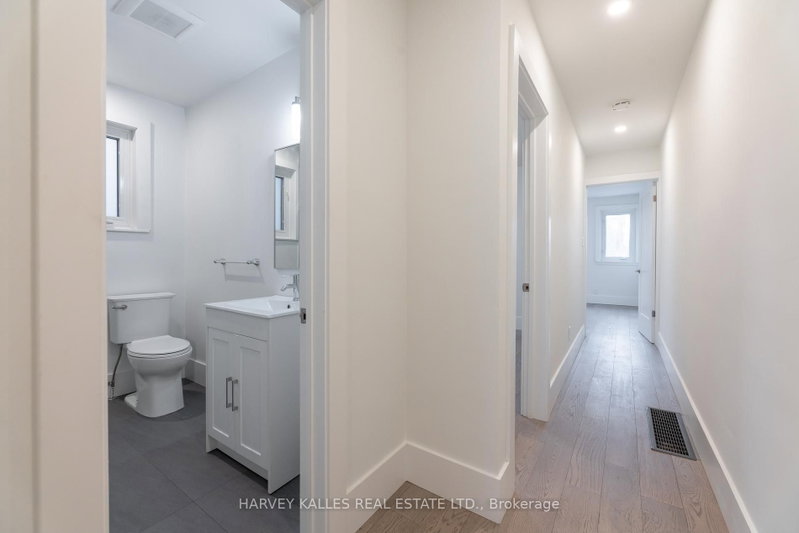 210 Christie St photo 4