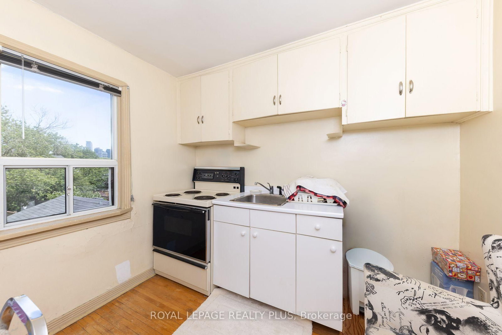 33 Dayton Avenue • Toronto, ON photo 11