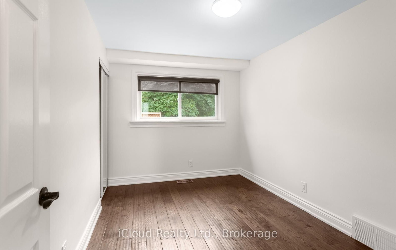 588 Walkers Line • Burlington, ON photo 14