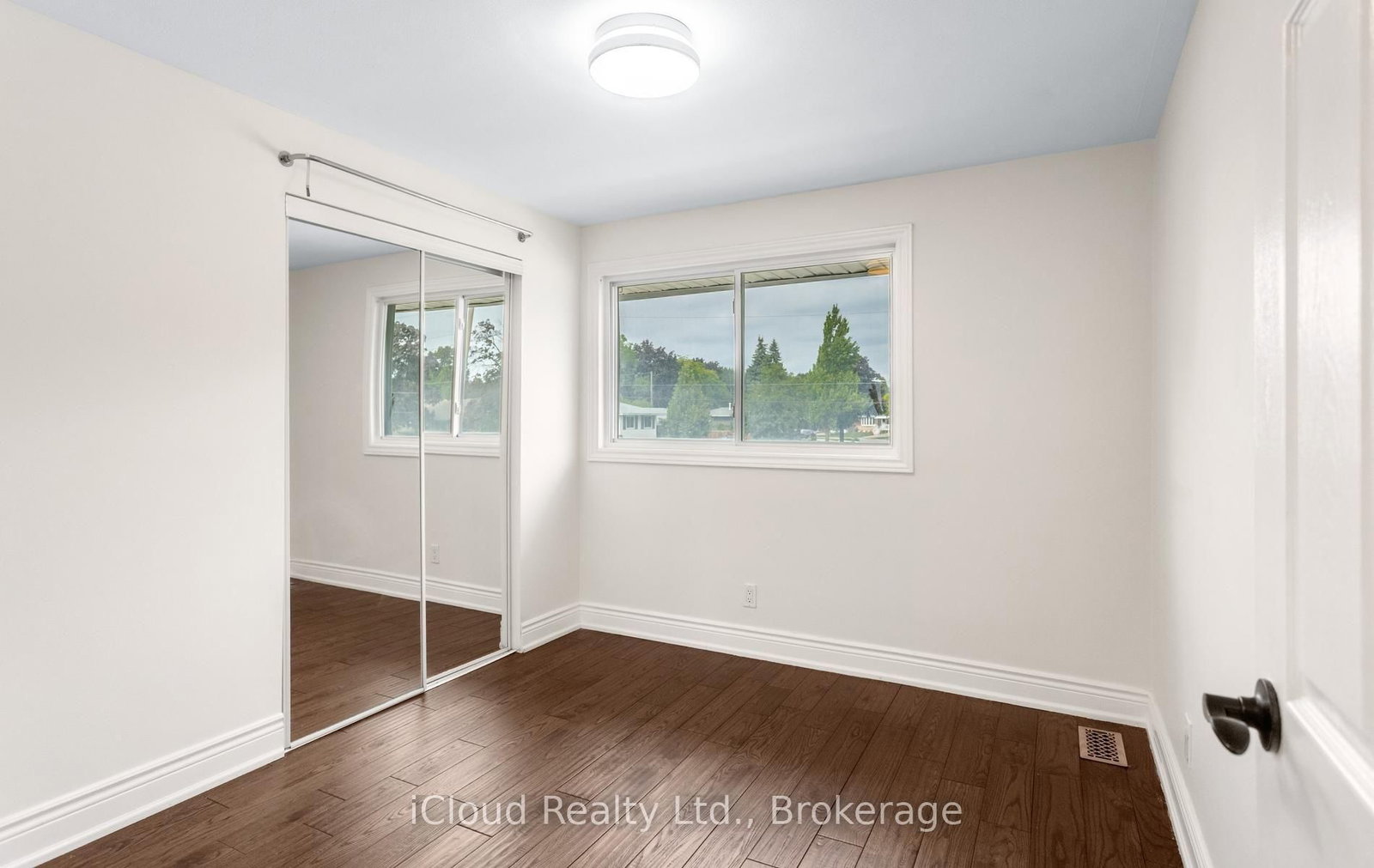 588 Walkers Line • Burlington, ON photo 28