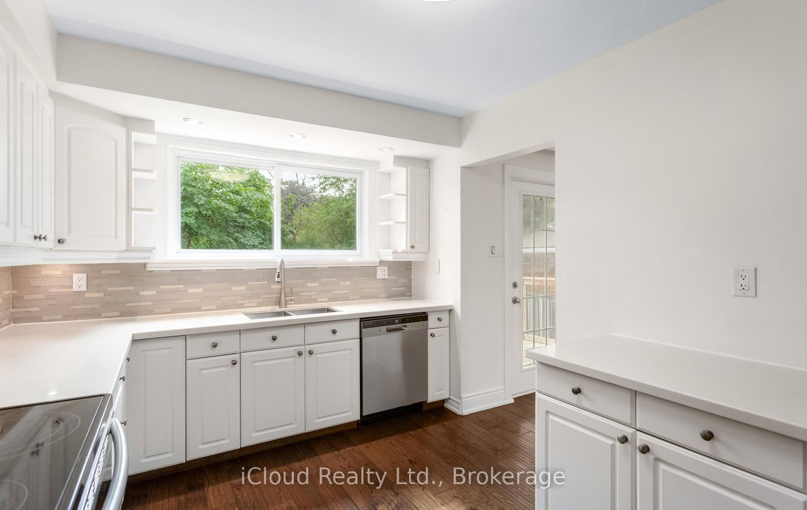 588 Walkers Line • Burlington, ON photo 35