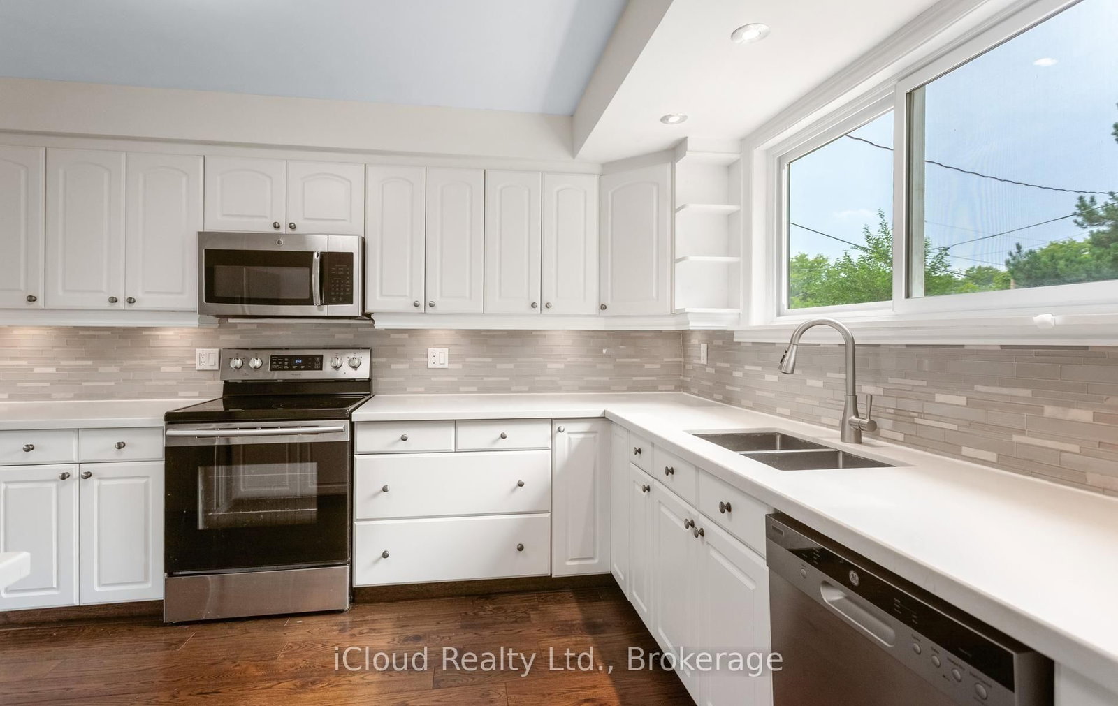 588 Walkers Line • Burlington, ON photo 37