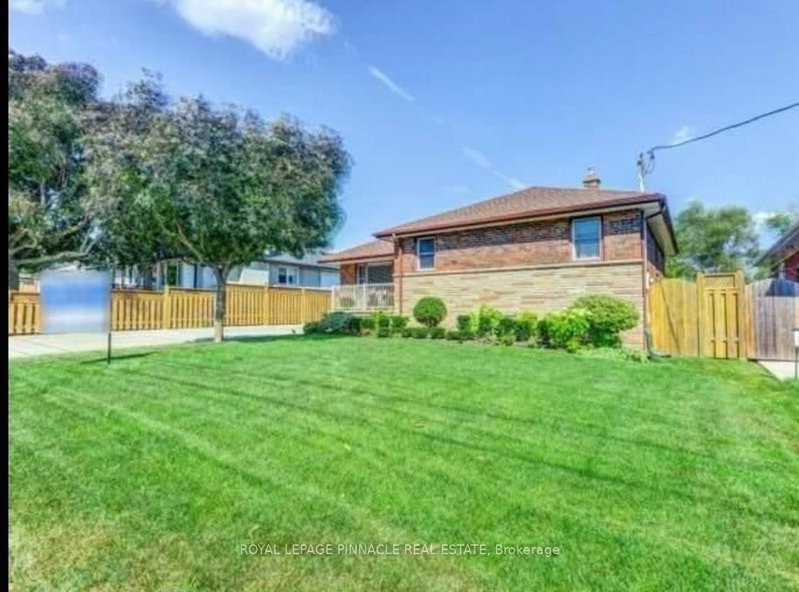 Bsmt - 205 Southview Crescent W