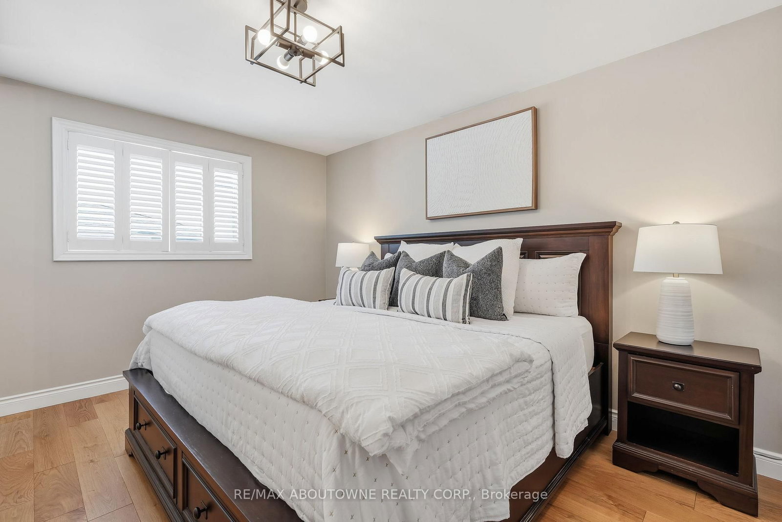 1281 Lakeview Drive • Oakville, ON photo 11